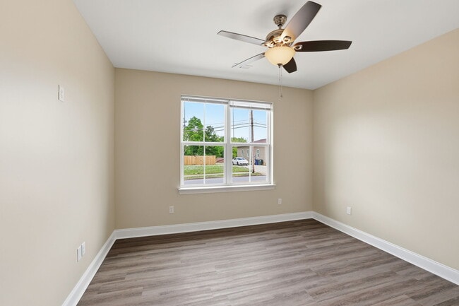 Photo - 705 Woodmore Ln Unit 705A