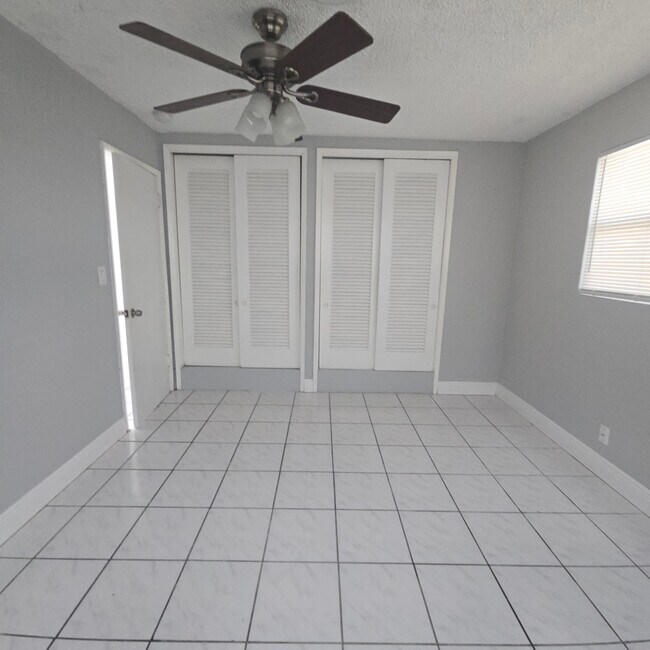 bedroom - 5921 NE 18th Ave Unit 1