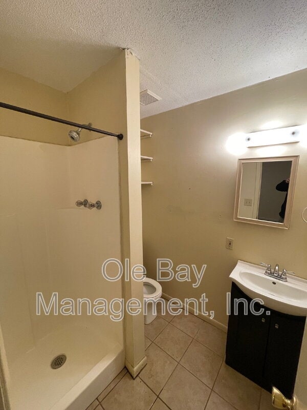 Photo - 400 Hall Ave