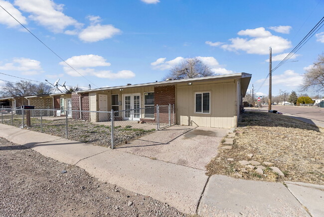 Photo - 402 Sunny Ln