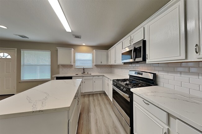 Building Photo - 20202 Stonegrove Ct