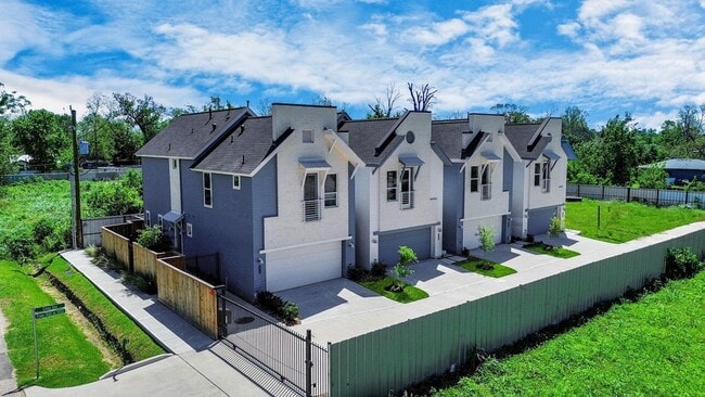 Building Photo - 1049 Glenn Ave