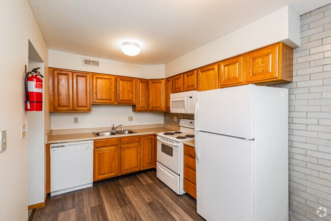 2BR,1BA-775SF