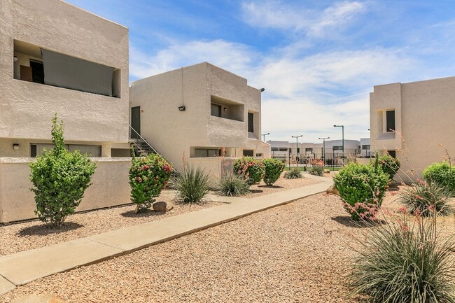 Cove on 44th Apartments