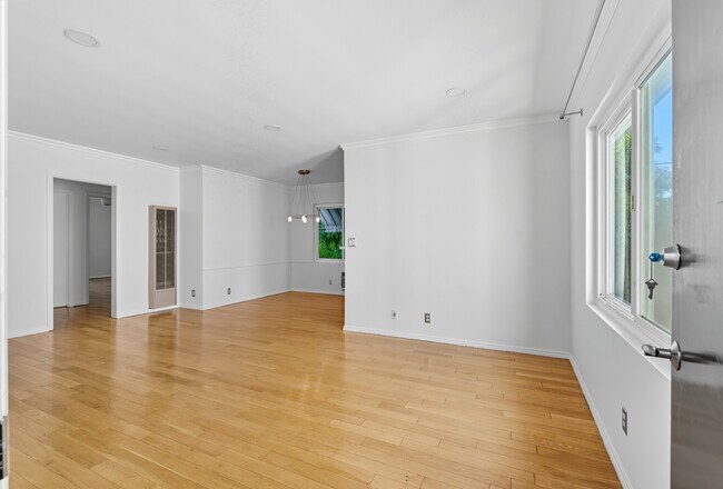 Photo - 1929 Tamarind Ave Unidad 12