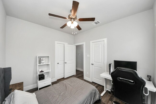 Photo - 1743 Cove Cres Ct