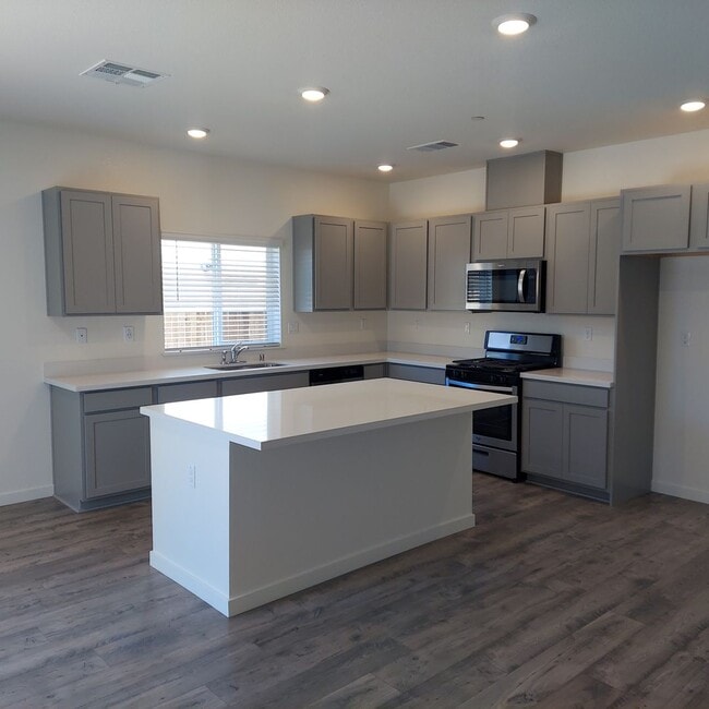 Photo - Newer 4 Bedroom, 2.5 bath home in West Roseville/DR Horton Built!