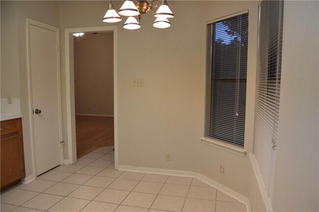 Photo - 4902 Smokey Valley