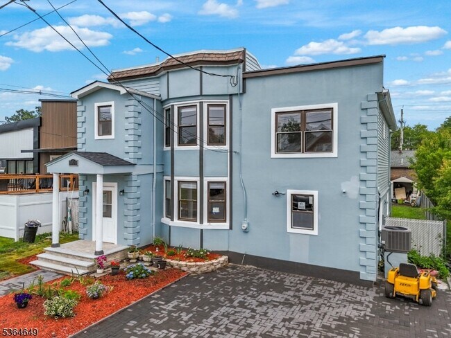 Photo - 70 Bruno St