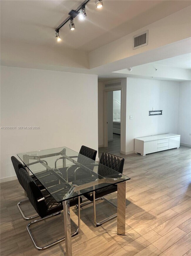 Photo - 999 SW 1st Ave Unidad 1716