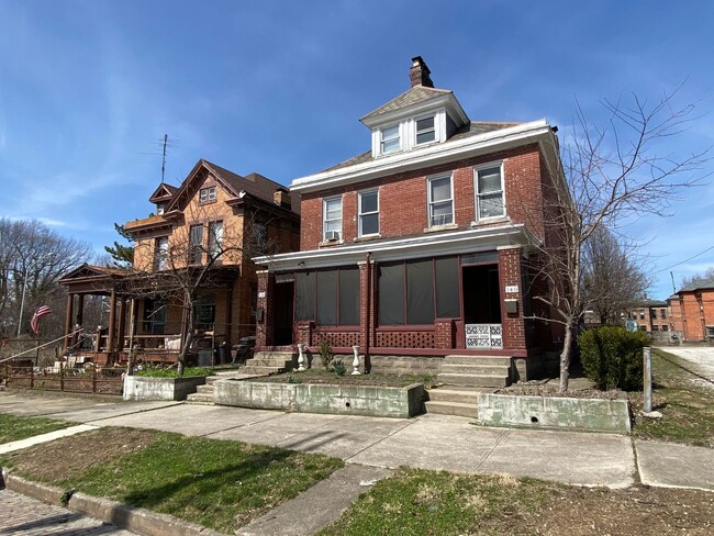 Building Photo - 138 E Lincoln St Unit 140 Rental