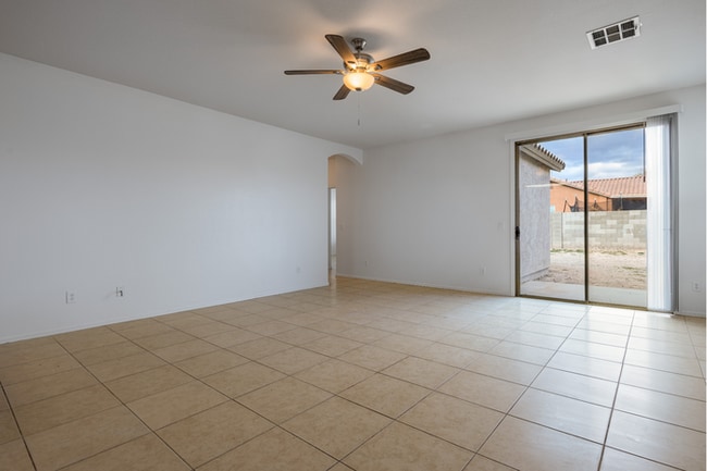 4Bed/2Bath House in Maricopa! Move-In Ready on 11/12/2026!