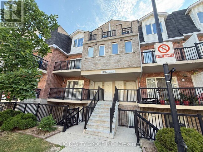 Photo - 3043 Finch Ave W