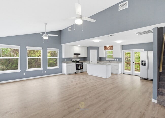 Photo - 3-bedroom, 2-bath home nestled in the Rolling Hills subdivision in Canyon Lake