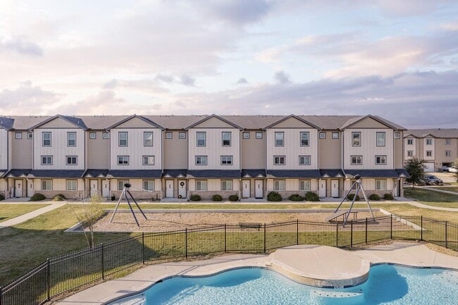 Building Photo - 12603 Telge Rd