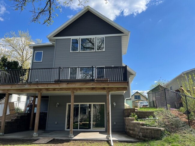 Photo - 3134 Hermina St Apartments Unit Large 3 bed 2 bath w yard
