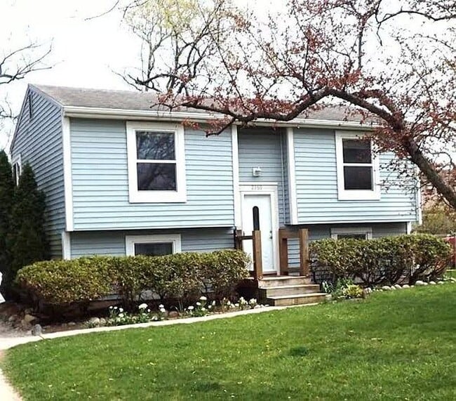 Photo - 2169 Hemlock Dr