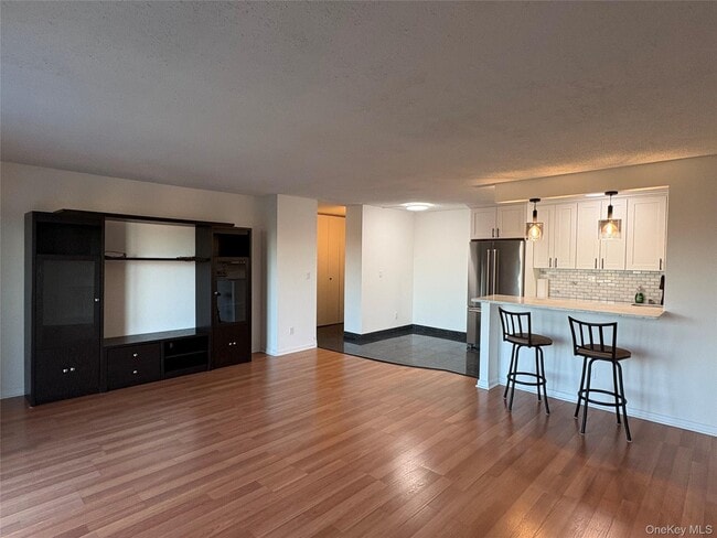 Photo - 25-40-40 Shore Blvd Unit 9J