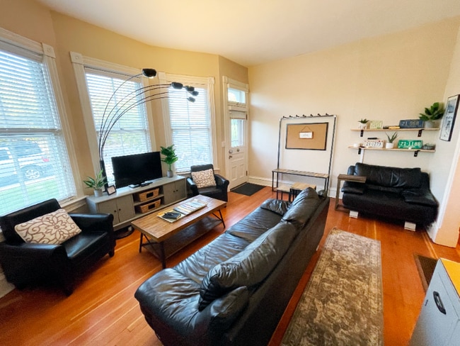 Photo - 331 State St