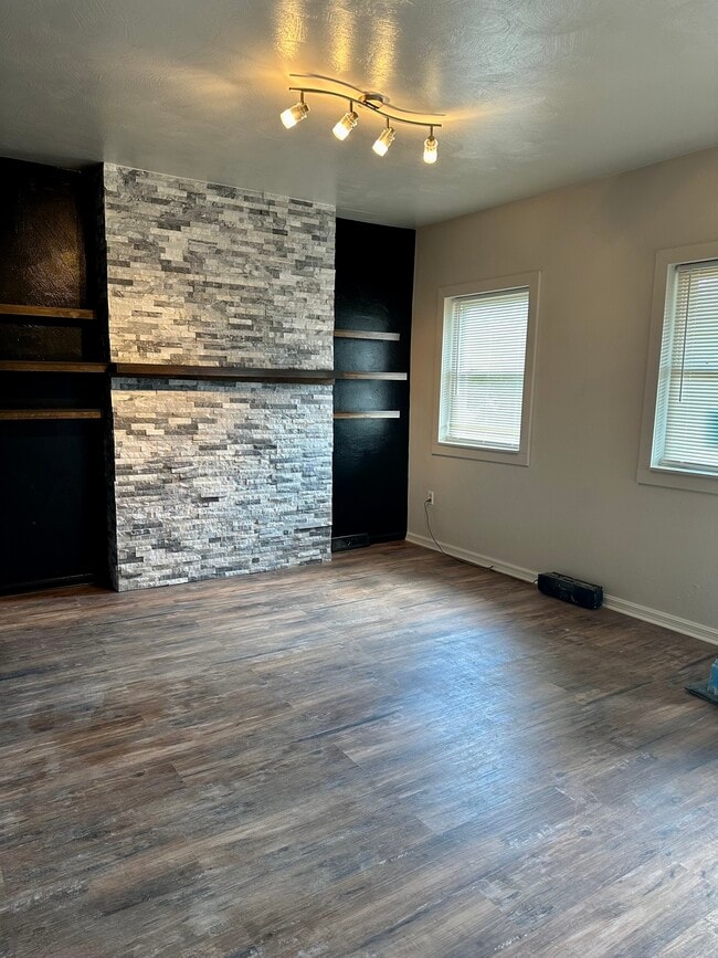 Building Photo - 670 Middle Ave Unit B First Floor Rental