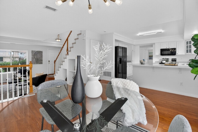 Photo - 4054 Perth St