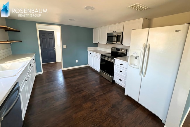 Photo - Charming 2-bedrooms, 1.5-baths cottage in the heart of historic Mayer, AZ!
