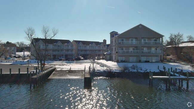 Building Photo - 550 Riverside Dr Rental