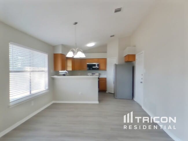 Photo - 1302 Texas Oak Way