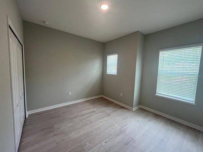 Photo - 77 Oakleaf Way
