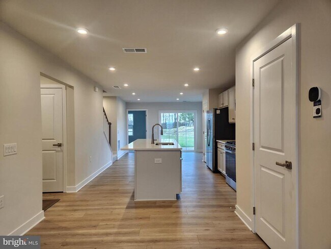 Photo - 377 Waterside Sq