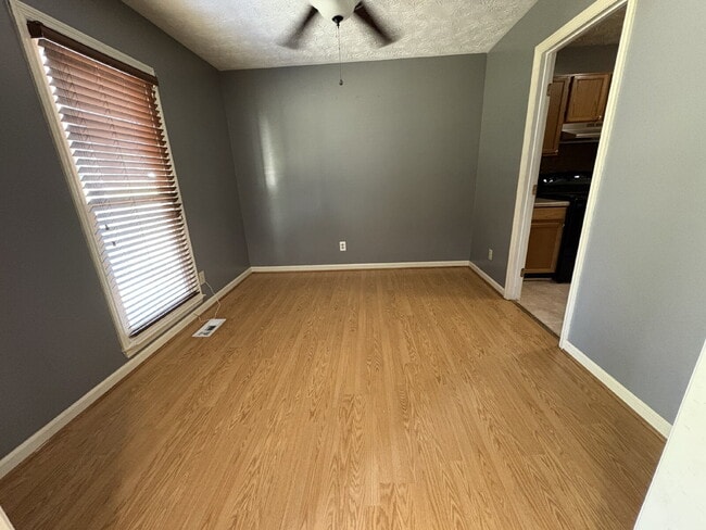 Photo - 204 Cobblestone Ct
