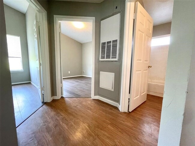 Photo - 15823 Ridgecroft Rd