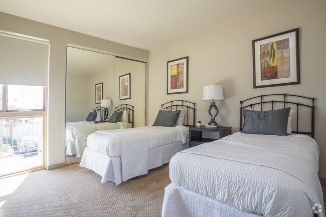 2 BR, 2 BA - 880 SF