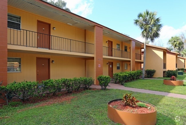 Photo - Palm Lake Apartments
