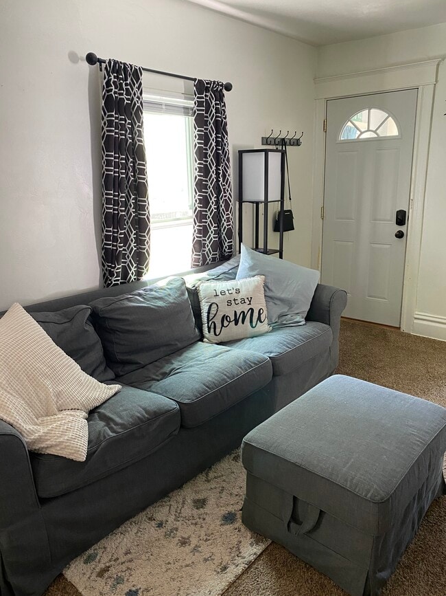 Building Photo - 410 Dakota St Unit Lower