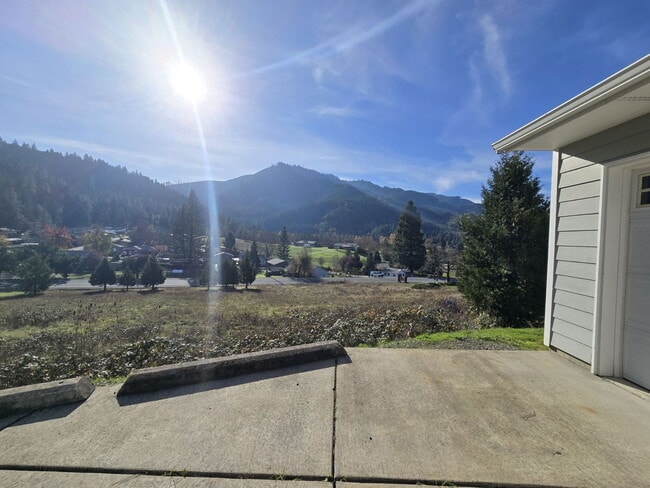 Photo - 324 Maylea Pl