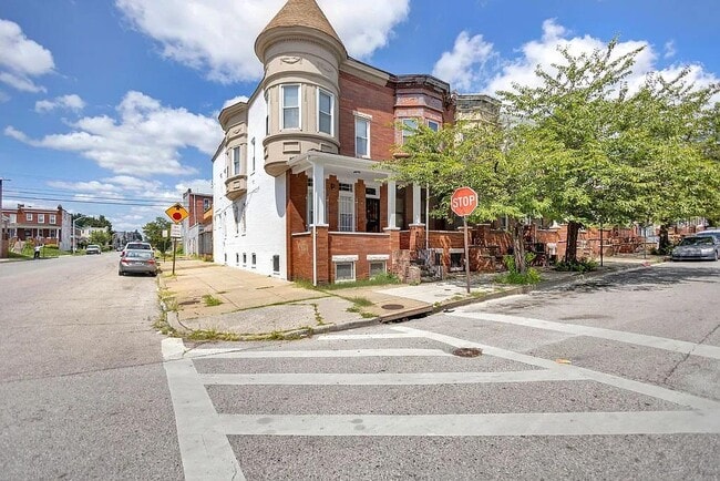 Building Photo - 1600 Appleton St Rental