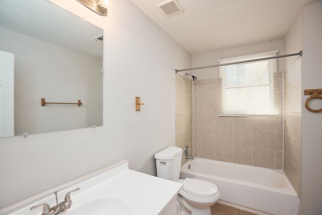 Photo - Bright & Spacious 3BR Home in Carroll Heights