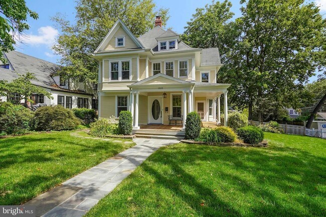 Photo - 1503 Russell Rd