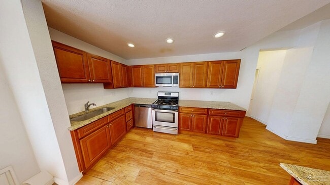 Building Photo - 1105 11th St Unit 2