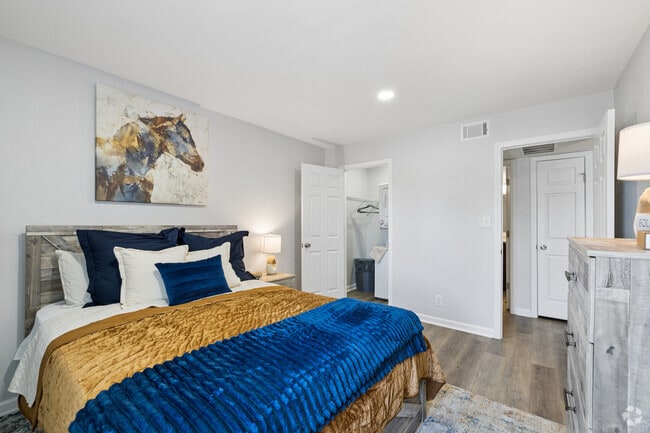 1BR, 1BA - 775SF - Bedroom