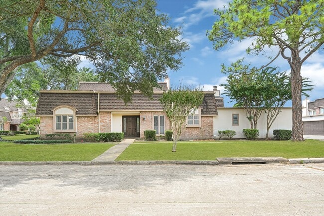 Building Photo - 2803 Camelot Ln