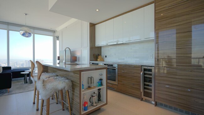 Photo - 488 University Ave