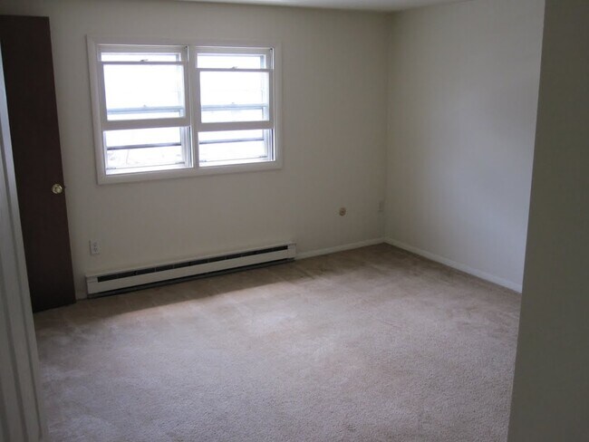 Bedroom - 311 W Queen St Unit B