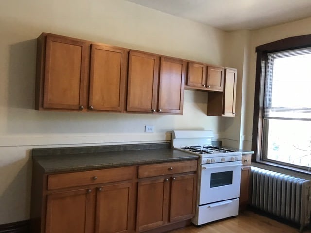 Photo - 2000 W Addison St