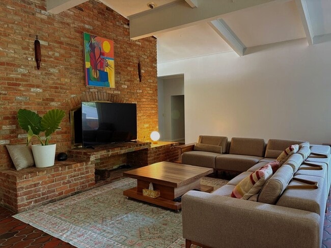 Photo - 550 Valewood Ln