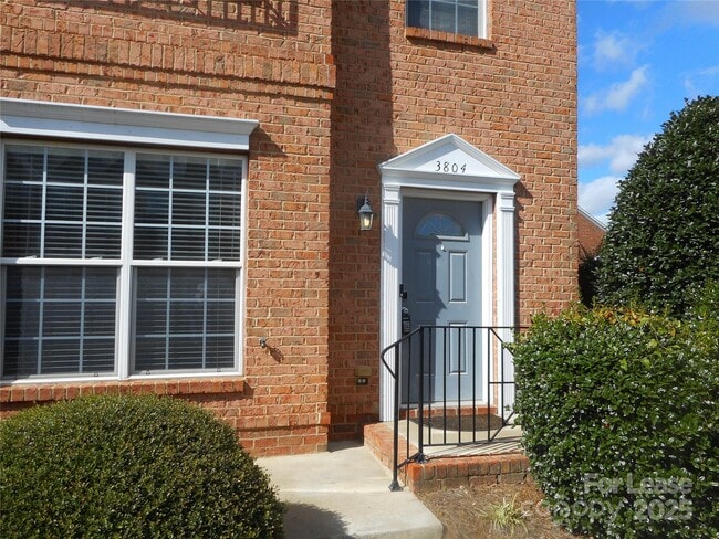 Photo - 3804 York Aly