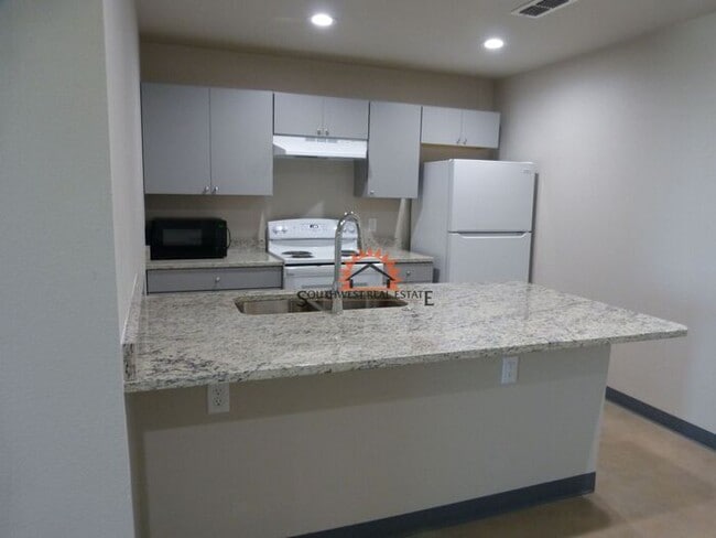 Building Photo - Modern 2 bedroom 2 bath apartment