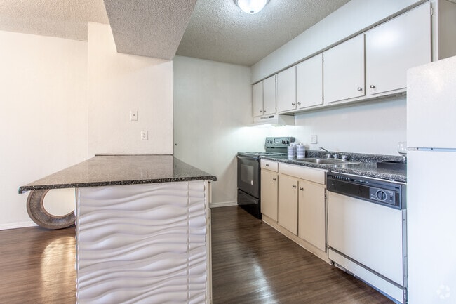 2 BR, 2 BA - 894 SF