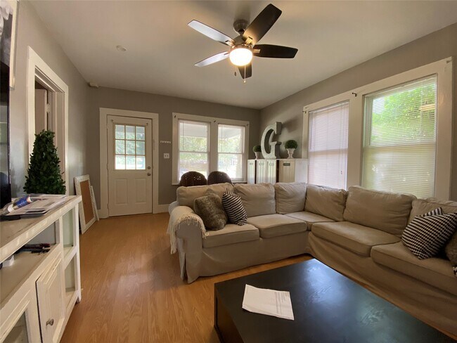 Photo - 4116 Case St